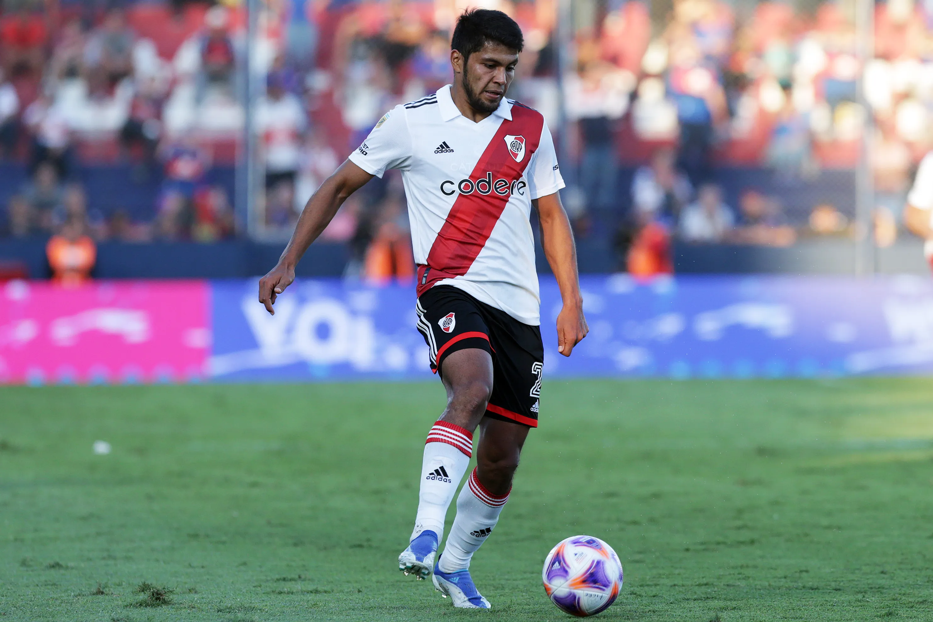 Robert Rojas interessa ao Vasco. Foto: Daniel Jayo/Getty Images