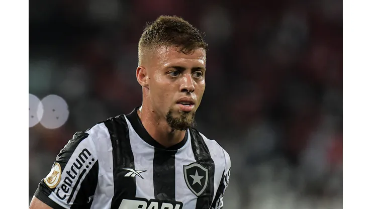 Lucas Fernandes tem situação definida no Botafogo. Foto: Thiago Ribeiro/AGIF