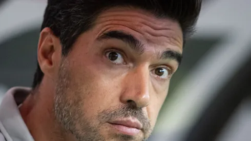 Foto: Fernando Moreno/AGIF – Abel Ferreira na partida que culminou no título do Palmeiras no Campeonato Brasileiro