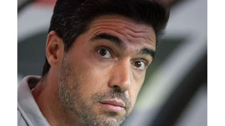 Foto: Fernando Moreno/AGIF - Abel Ferreira na partida que culminou no título do Palmeiras no Campeonato Brasileiro