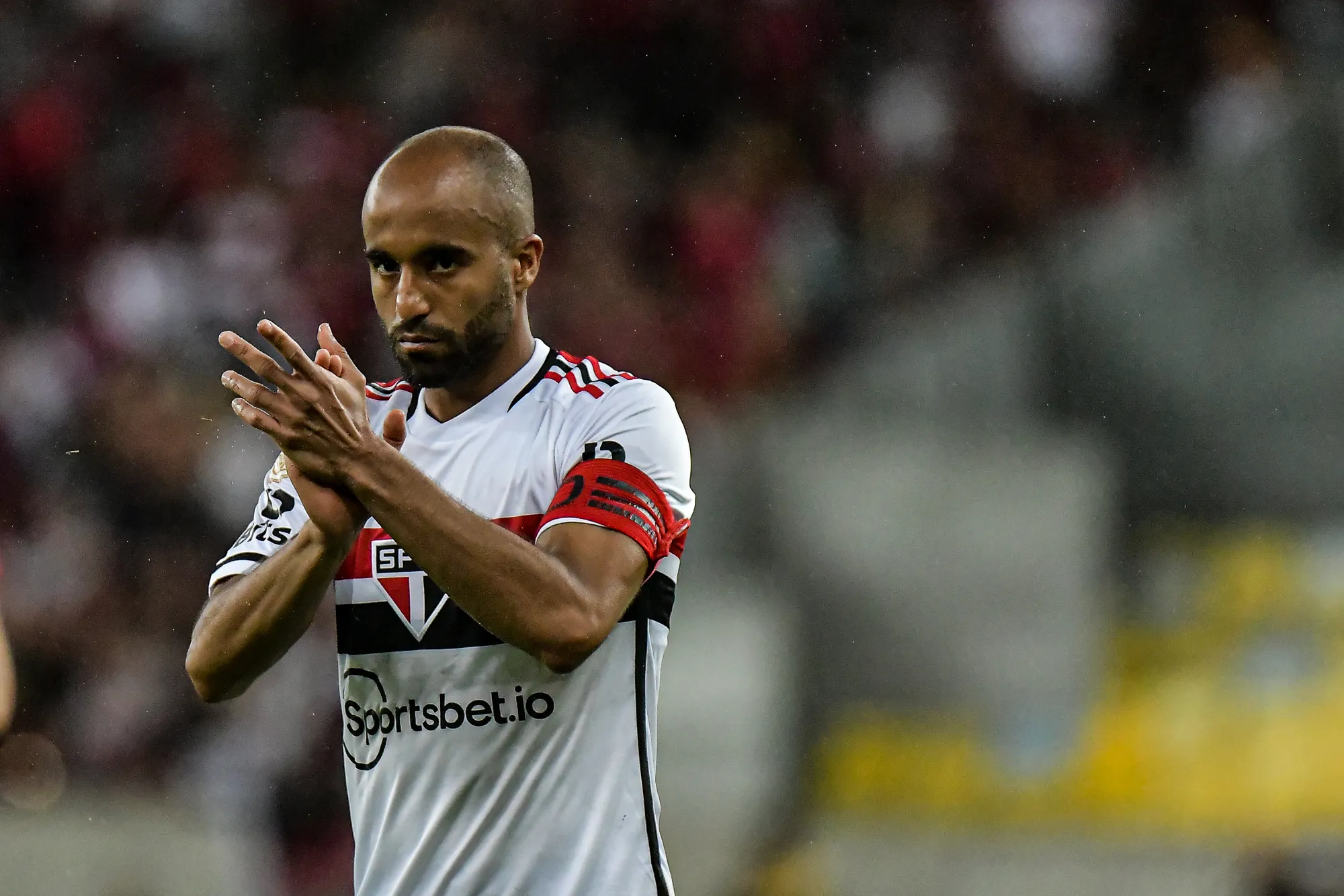 Lucas afirma estar otimista por renovação no São Paulo. Foto: Thiago Ribeiro/AGIF