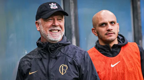 Mano Menezes pode ganhar reforço do Athletico no Corinthians. Foto: Maxi Franzoi/AGIF