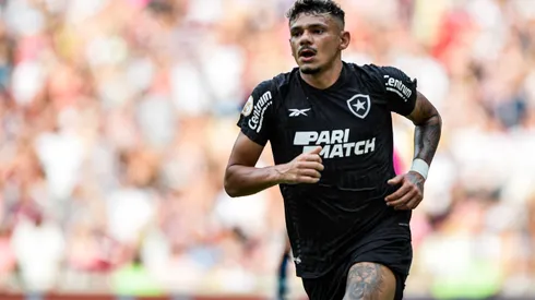 Foto: Thiago Ribeiro/AGIF – Tiquinho Soares manda recado para a torcida.