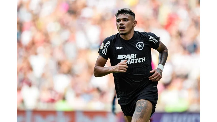 Foto: Thiago Ribeiro/AGIF - Tiquinho Soares manda recado para a torcida.