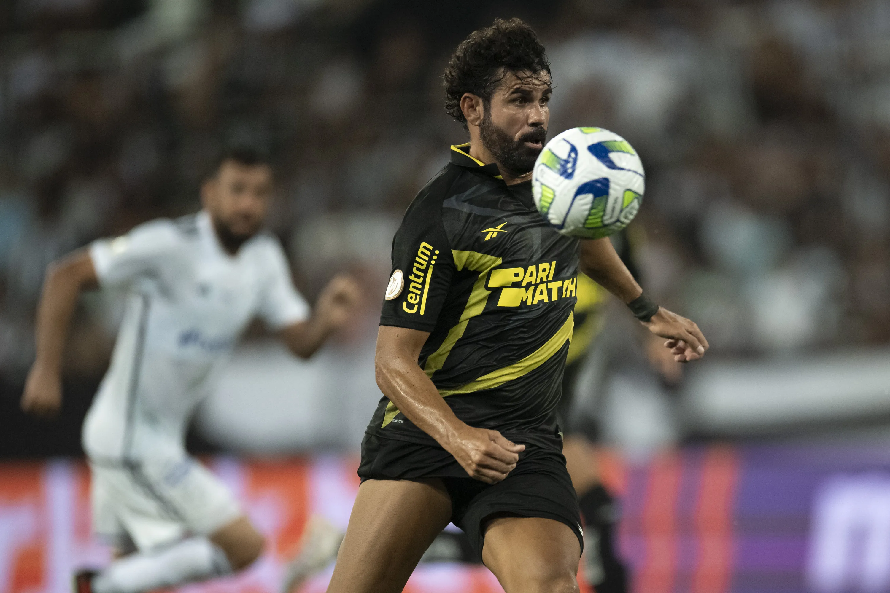 Diego Costa jogador do Botafogo durante partida contra o Cruzeiro no  Engenhão pelo campeonato Brasileiro A 2023. Foto: Jorge Rodrigues/AGIF