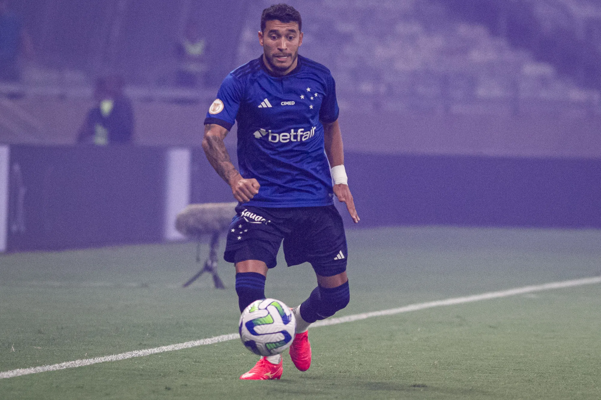 William renovou com o Cruzeiro. Foto: Fernando Moreno/AGIF