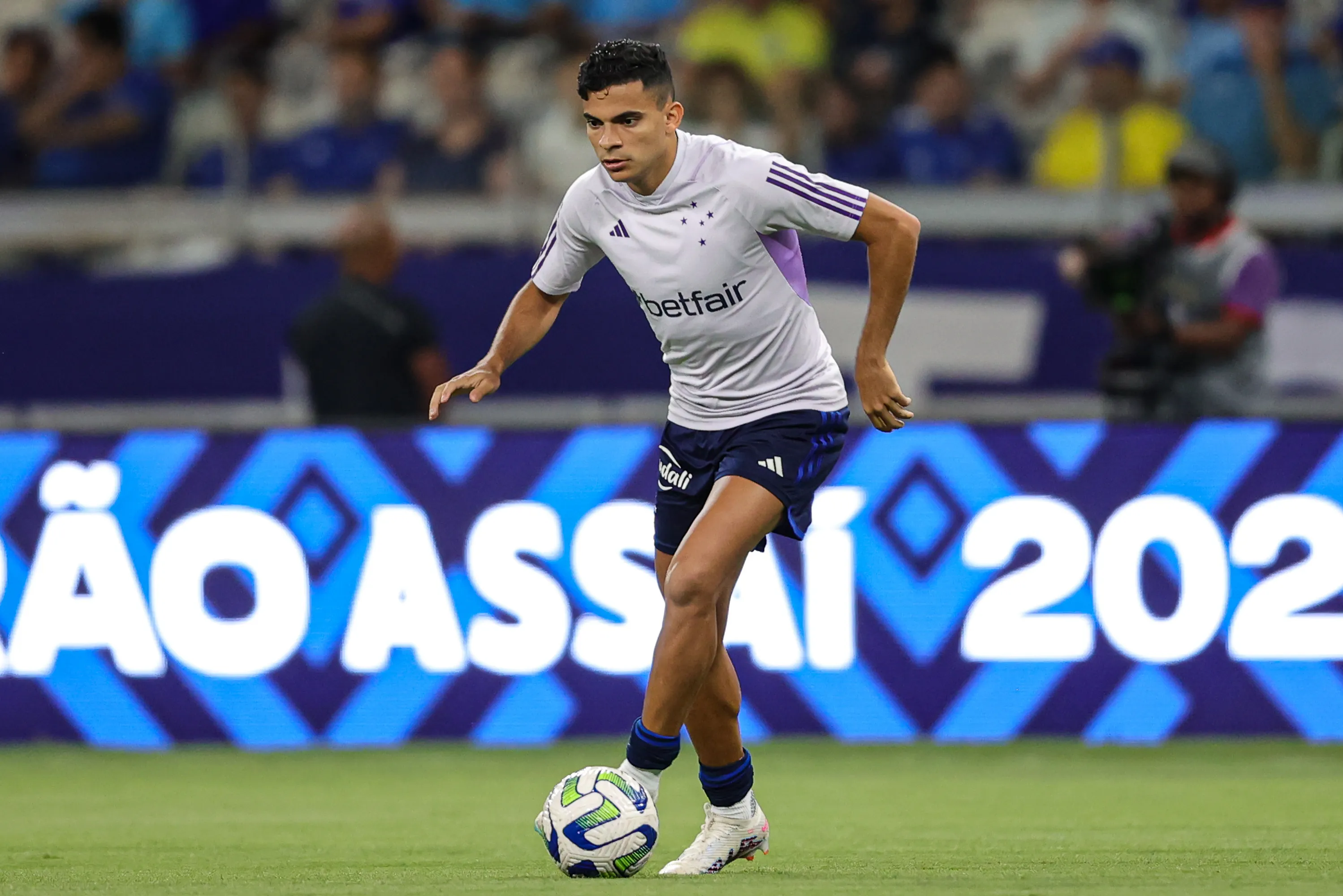 Foto: Gilson Lobo/AGIF – Bruno Rodrigues em ação pelo Cruzeiro no Campeonato Brasileiro.