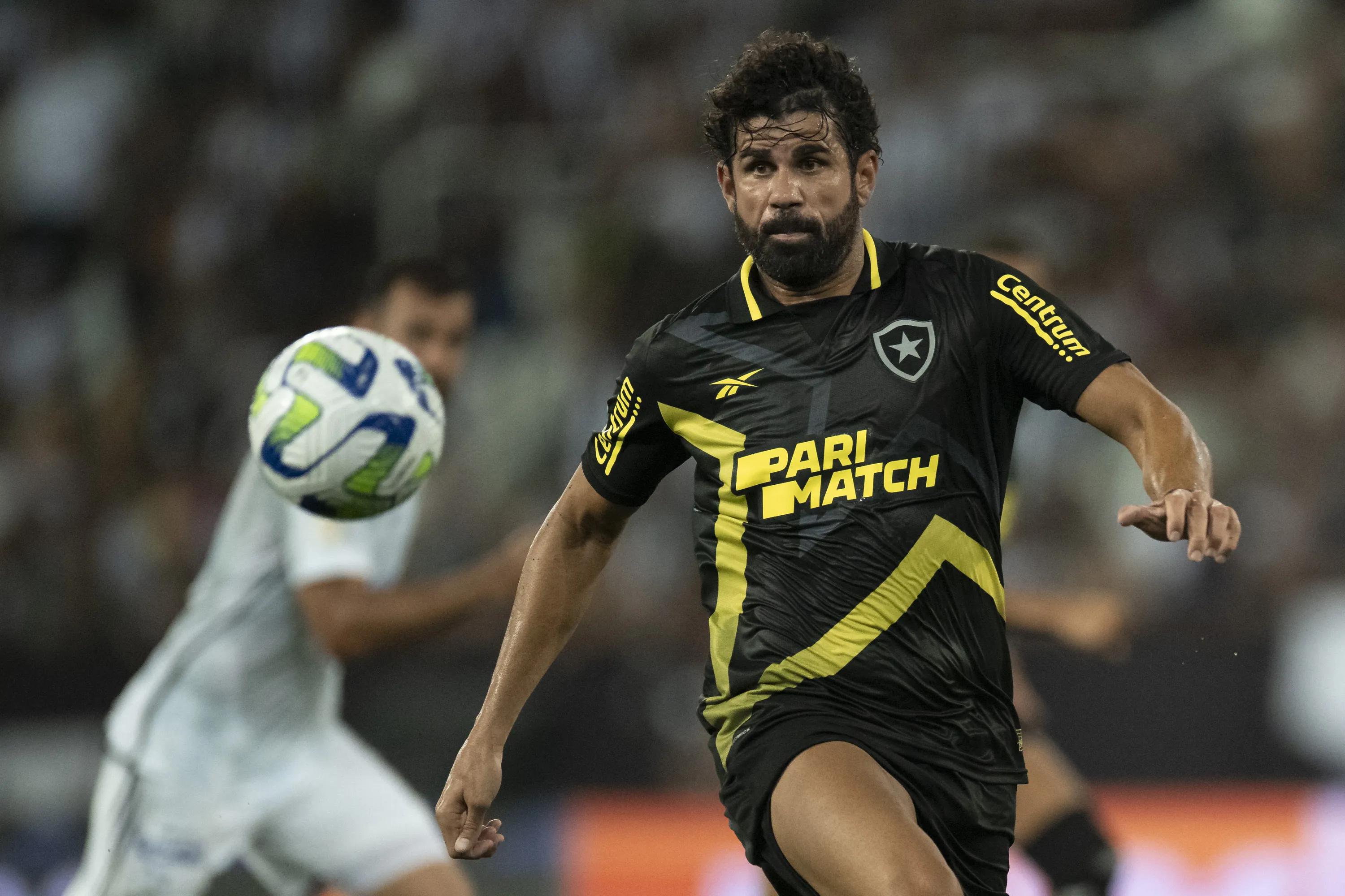 Foto: Jorge Rodrigues/AGIF – Diego Costa em ação pelo Botafogo no Campeonato Brasileiro.