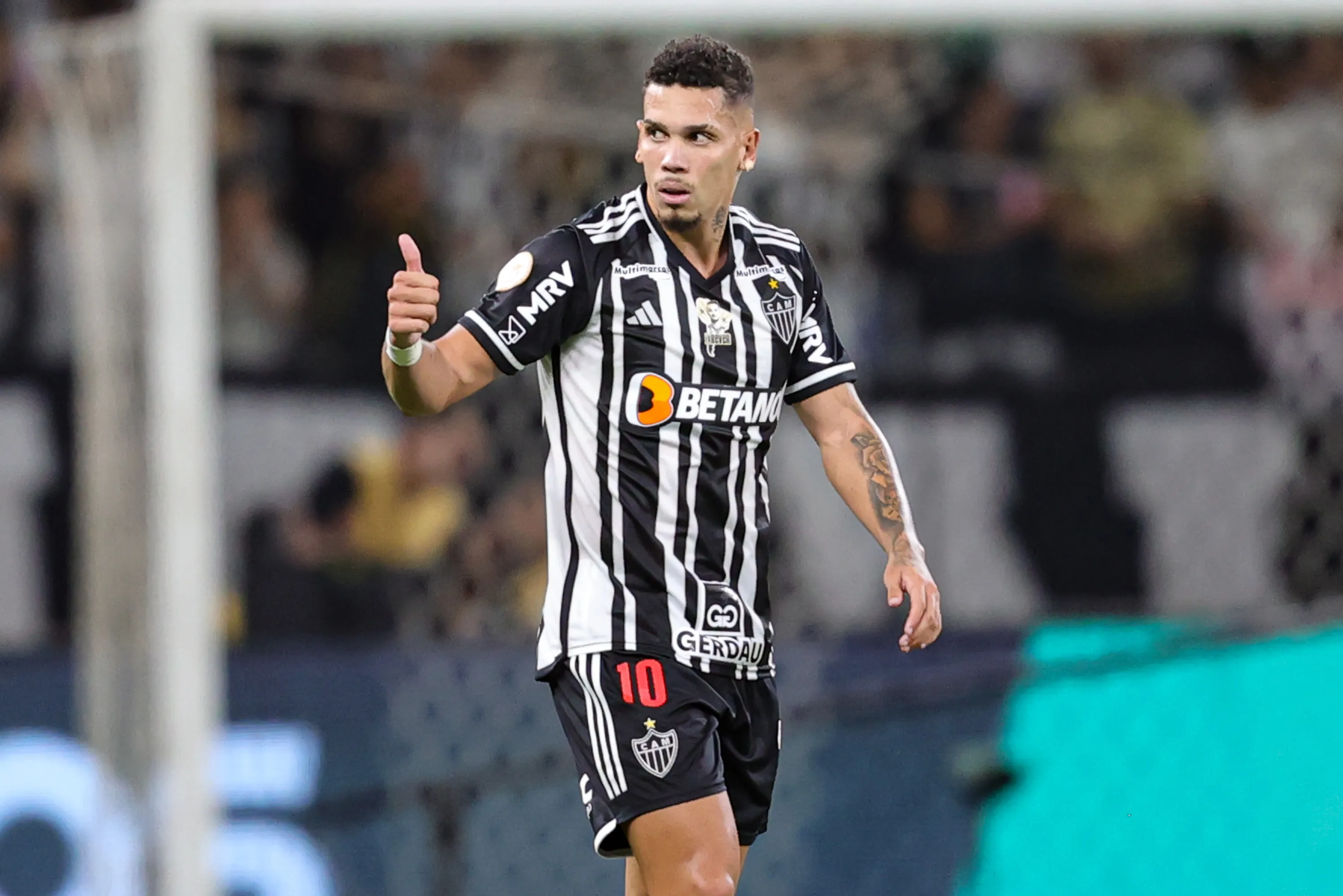 Paulinho em ação pelo Atletico-MG. Foto: Gilson Lobo/AGIF