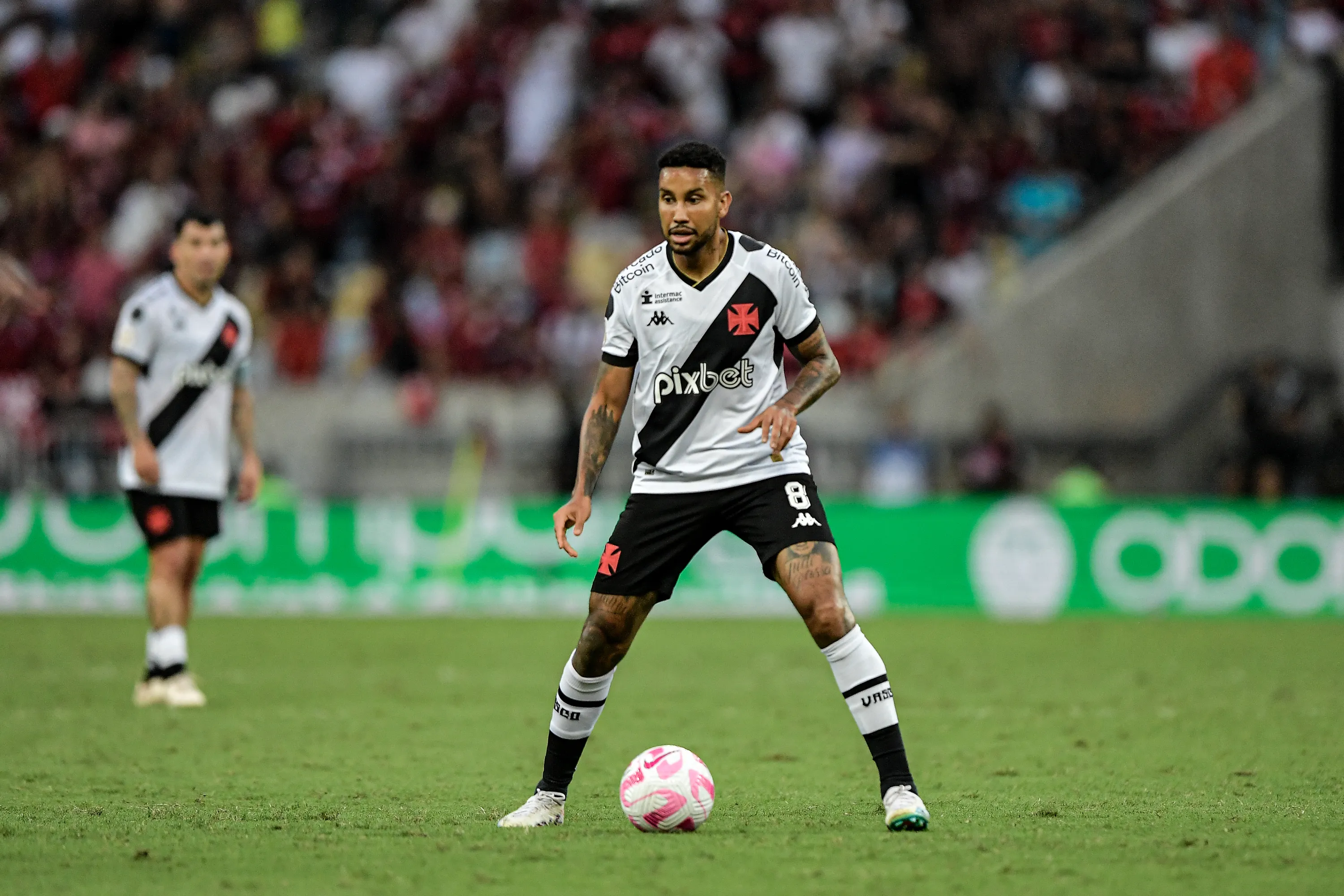Jair jogador do Vasco durante partida contra o Flamengo no Maracana pelo campeonato Brasileiro A 2023. Foto: Thiago Ribeiro/AGIF