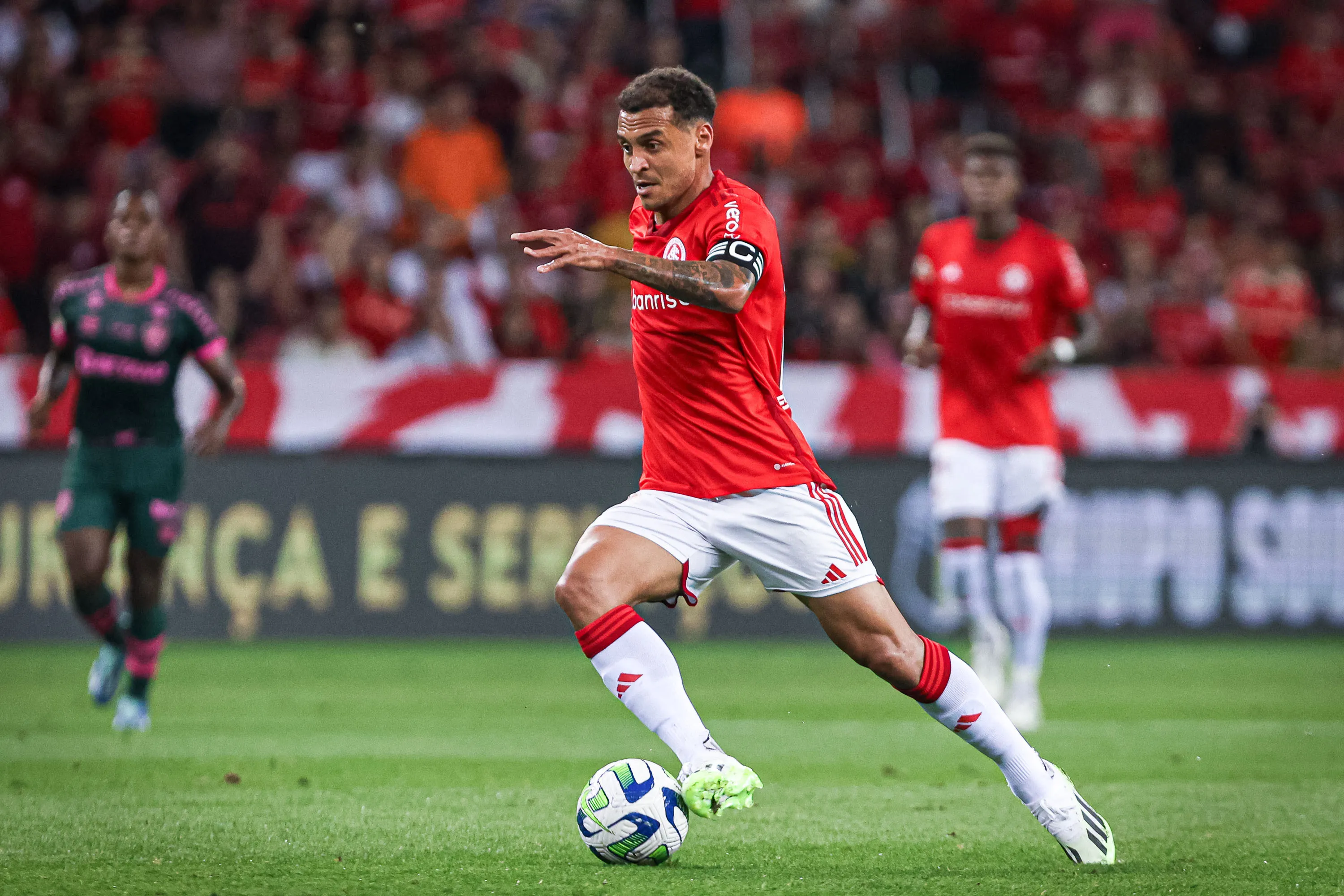 Alan Patrick jogador do Internacional durante partida contra o Fluminense no Beira-Rio pelo campeonato Brasileiro A 2023. Foto: Maxi Franzoi/AGIF