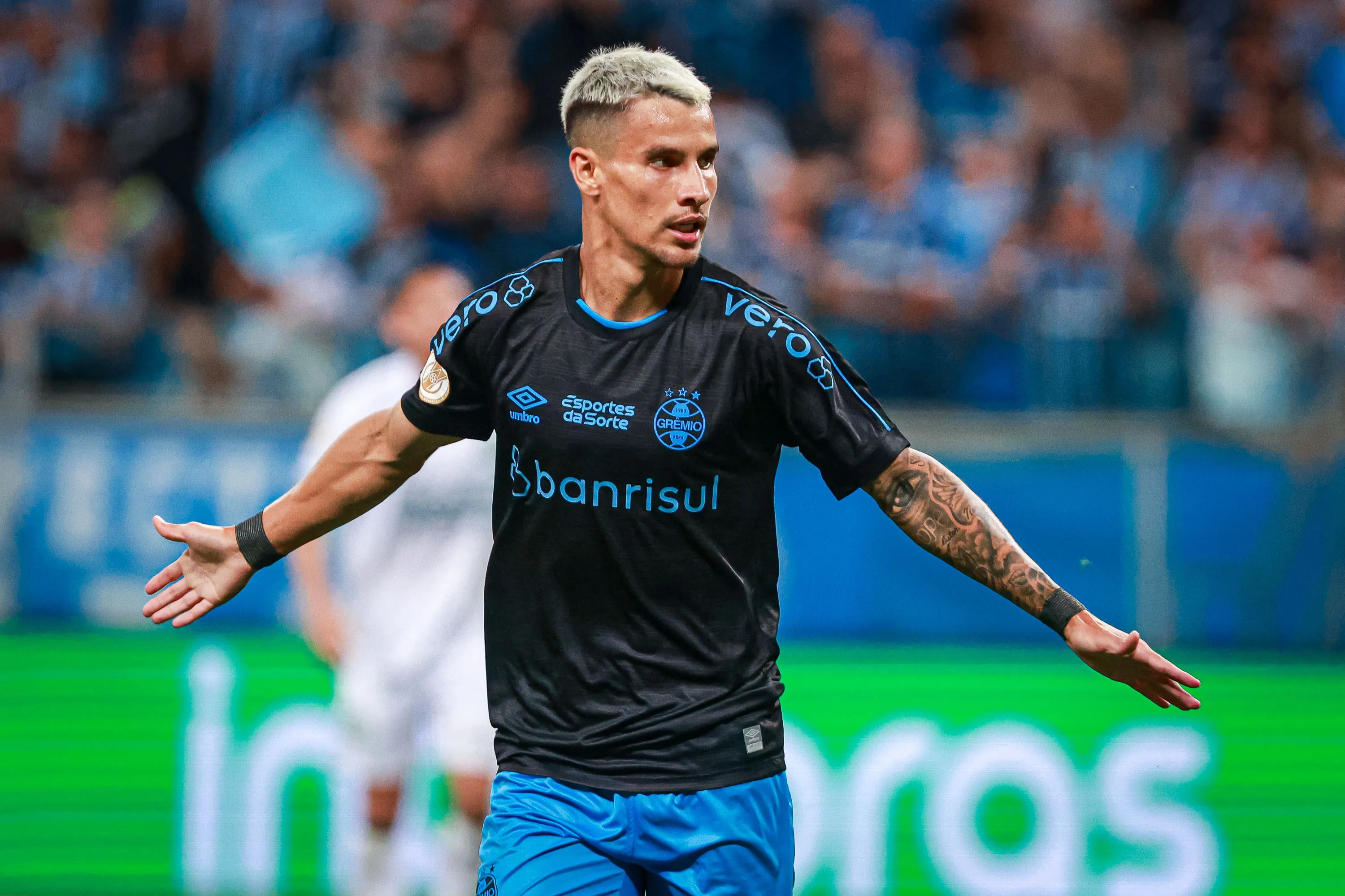 Ferreira jogador do Grêmio comemora seu gol durante partida contra o Goiás no estádio Arena do Grêmio pelo campeonato Brasileiro A 2023. Foto: Maxi Franzoi/AGIF