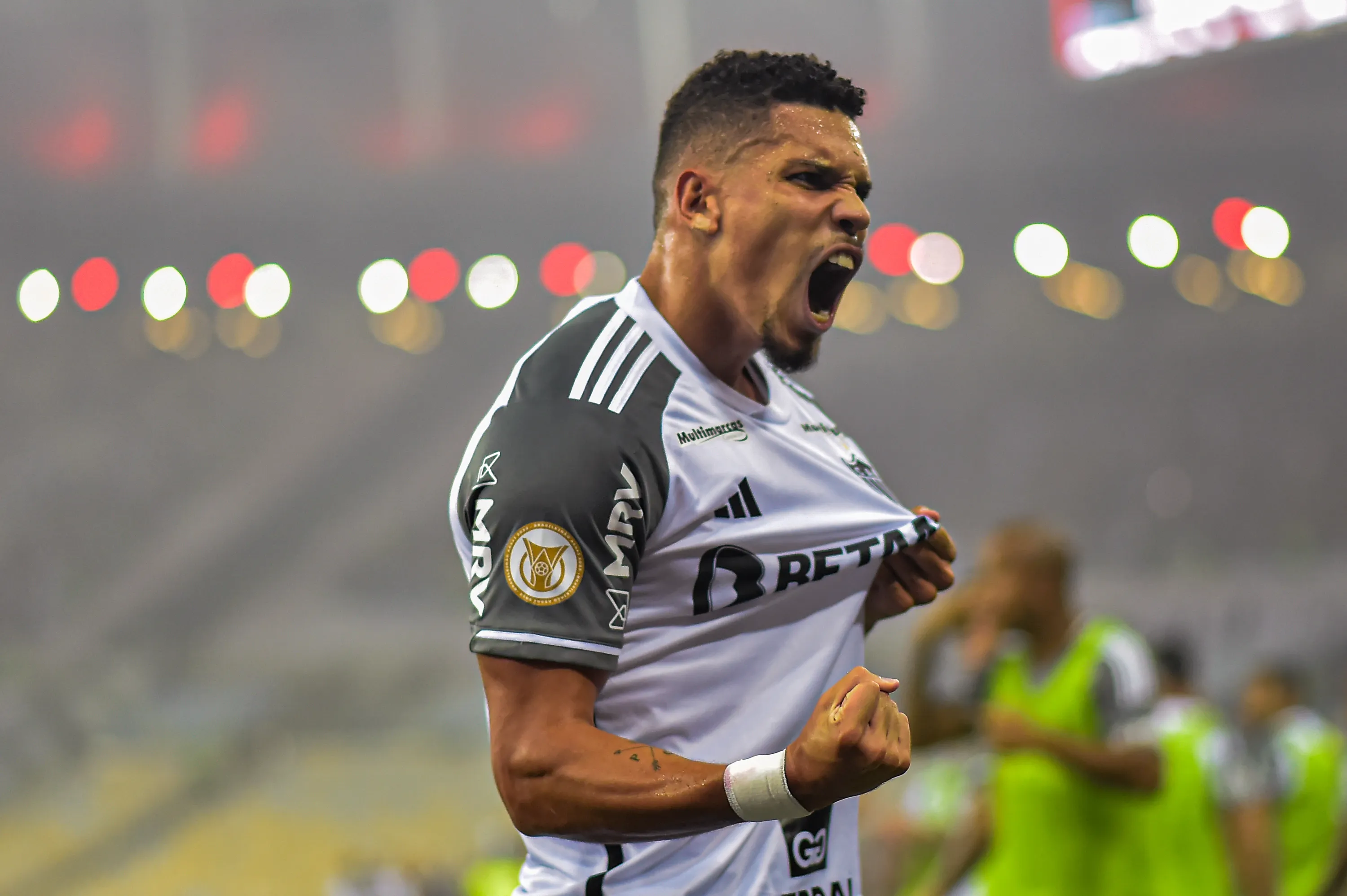 Paulinho em ação pelo Atlético-MG. Foto: Thiago Ribeiro/AGIF