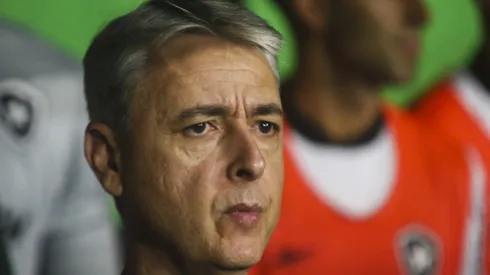PR – CURITIBA – 29/11/2023 – BRASILEIRO A 2023, CORITIBA X BOTAFOGO – Tiago Nunes tecnico do Coritiba durante partida contra o Botafogo no estadio Couto Pereira pelo campeonato Brasileiro A 2023. Foto: Gabriel Machado/AGIF