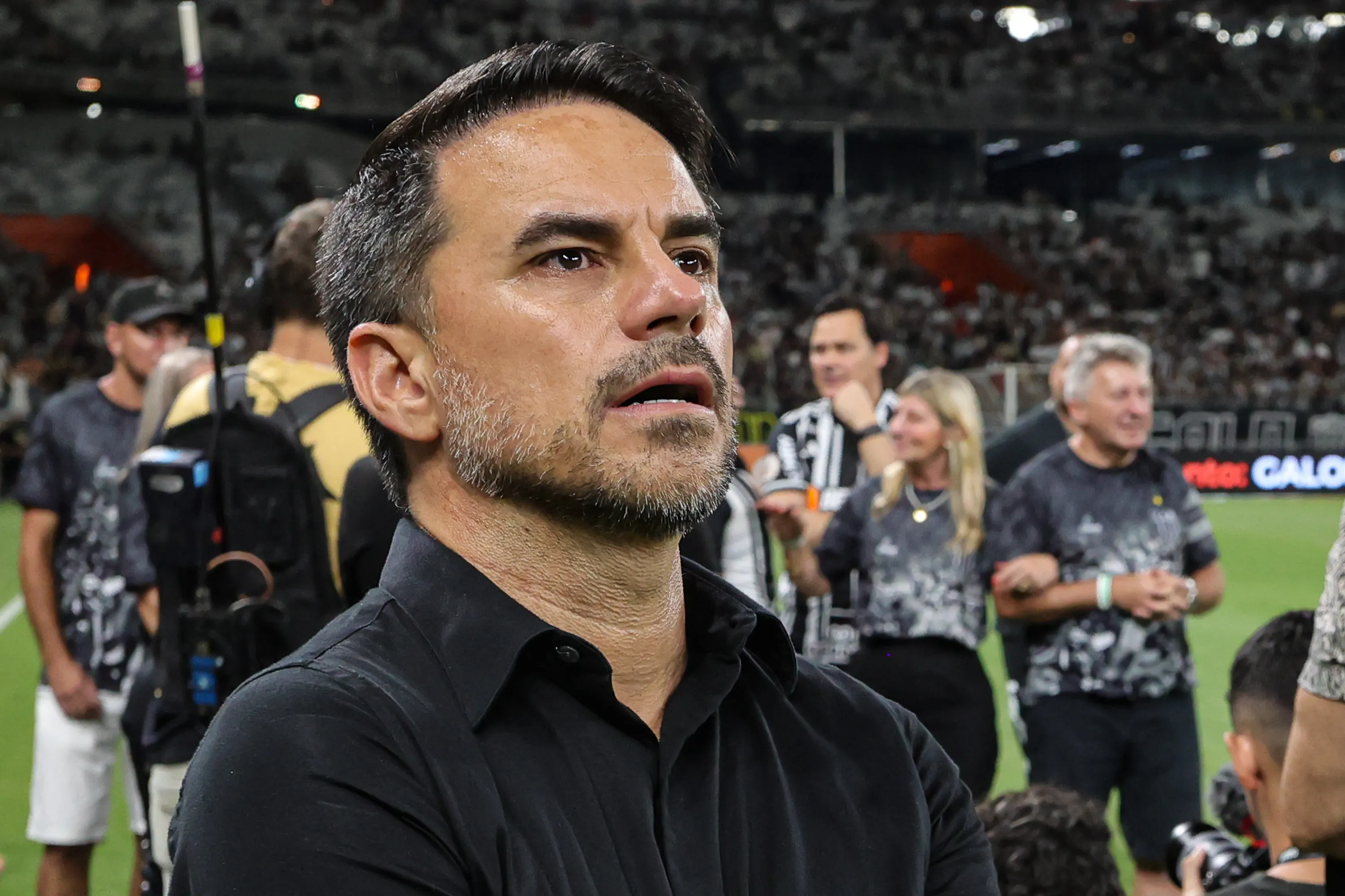 Foto: Gilson Lobo/AGIF – Rodrigo Caetano em ação pelo Galo.