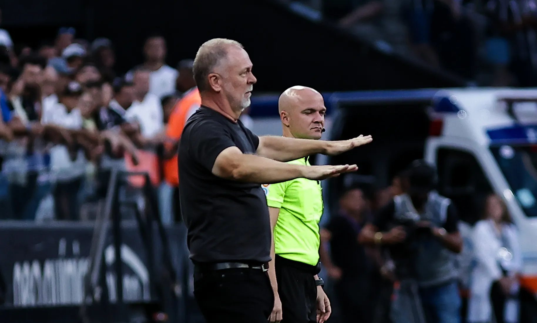 Foto: Fabio Giannelli/AGIF – Mano Menezes em ação pelo Corinthians no Campeonato Brasileiro.