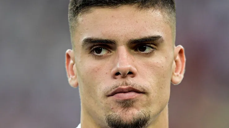 Gabriel Pec jogador do Vasco durante partida contra o Flamengo no estádio Maracanã pelo campeonato Carioca 2023. Foto: Thiago Ribeiro/AGIF