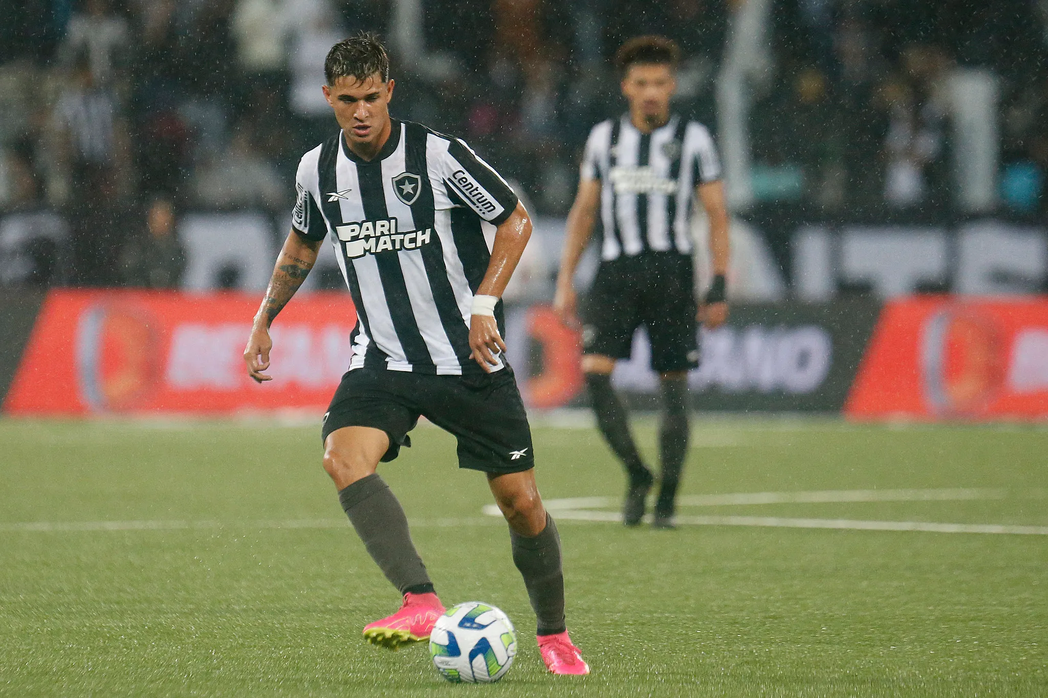 Foto: Vítor Silva/Botafogo – Mateo Ponte em ação com a camisa do Botafogo.