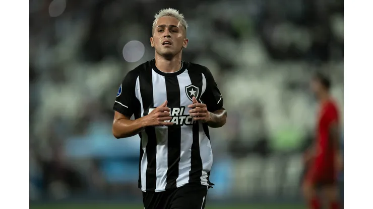Foto: Jorge Rodrigues/AGIF - Diego Hernández tem desempenho abaixo do esperado.