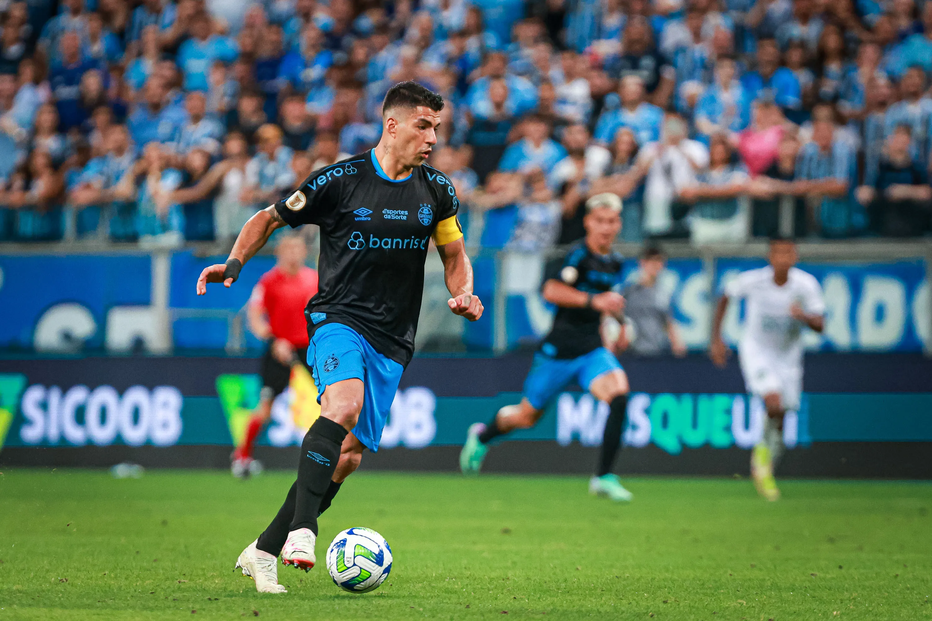– Luis Suarez jogador do Gremio durante partida contra o Goias no estadio Arena do Gremio pelo campeonato Brasileiro A 2023. Foto: Maxi Franzoi/AGIF