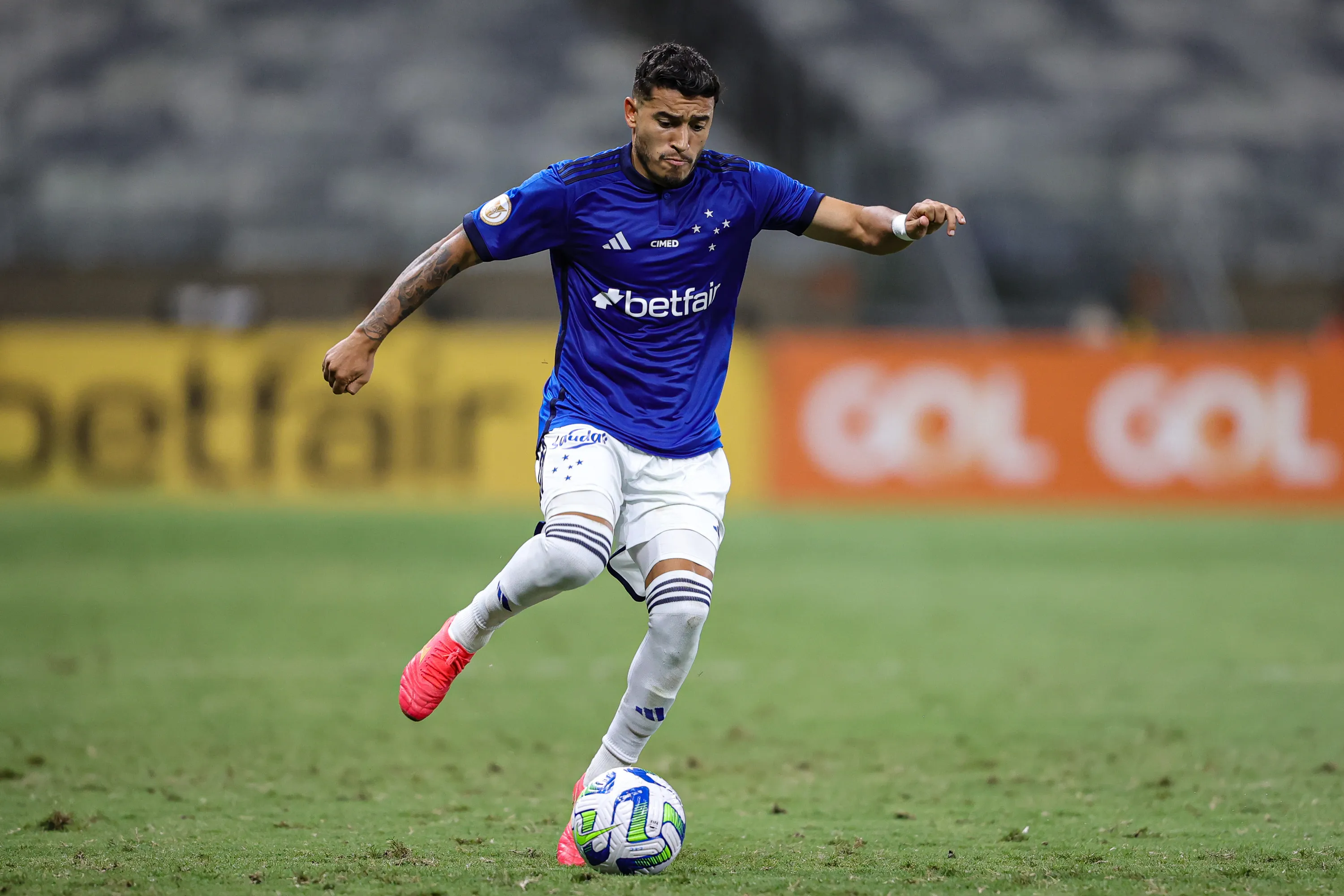 Foto: Gilson Lobo/AGIF – William em ação pelo Cruzeiro no Campeonato Brasileiro.
