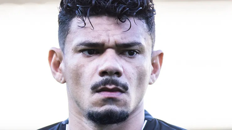 Tiquinho Soares jogador do Botafogo durante partida contra o Santos no estádio Vila Belmiro pelo campeonato Brasileiro A 2023. Foto: Abner Dourado/AGIF