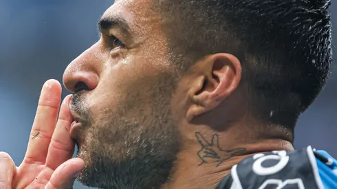 Luis Suarez jogador do Grêmio comemora seu gol durante partida contra o Cuiabá no estádio Arena do Grêmio pelo campeonato Brasileiro A 2023. Foto: Maxi Franzoi/AGIF