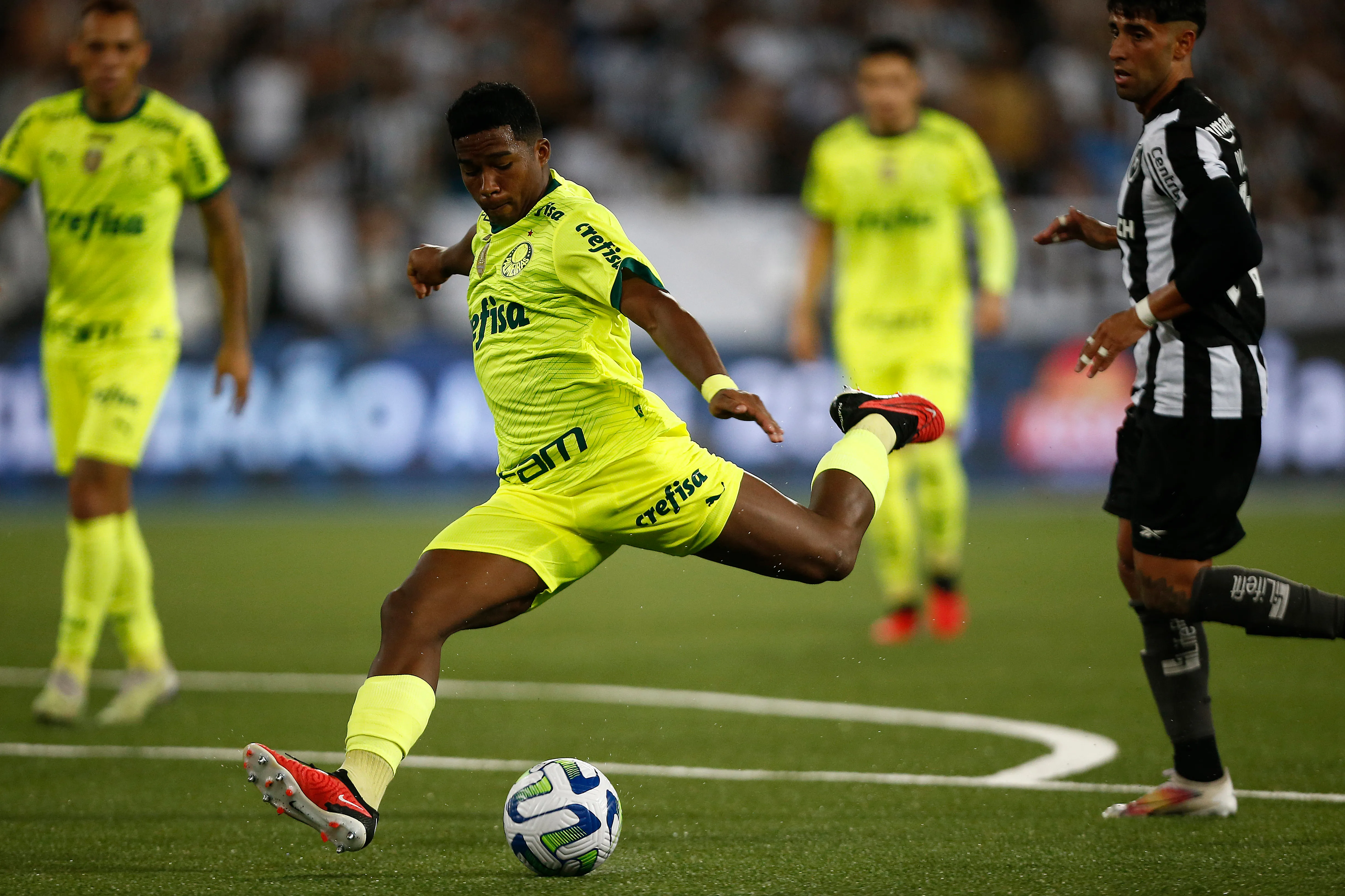 Endrick em ação pelo Palmeiras. Foto:  Wagner Meier/Getty Images