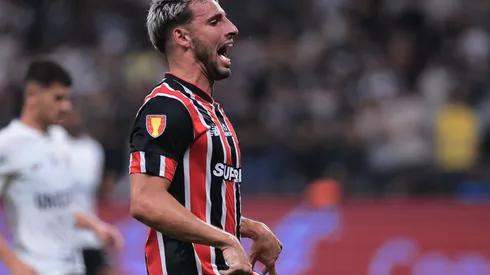 Calleri jogador do Sao Paulo durante partida contra o Corinthians no estadio Arena Corinthians pelo campeonato Paulista 2024. Ettore Chiereguini/AGIF