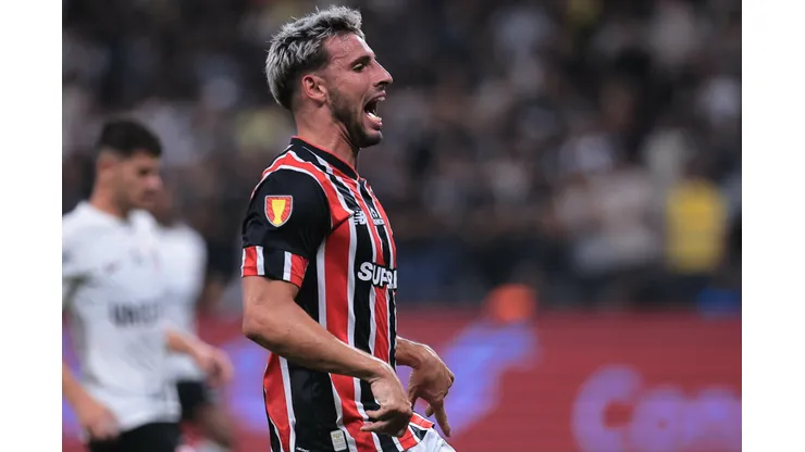 Calleri jogador do Sao Paulo durante partida contra o Corinthians no estadio Arena Corinthians pelo campeonato Paulista 2024. Ettore Chiereguini/AGIF