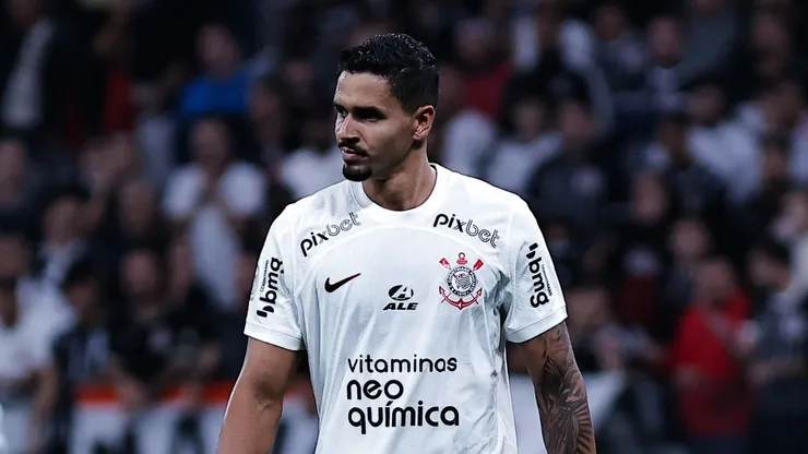 Lucas Veríssimo jogador do Corinthians durante partida contra o Athletico-PR no estádio Arena Corinthians pelo campeonato Brasileiro A 2023. Foto: Fabio Giannelli/AGIF
