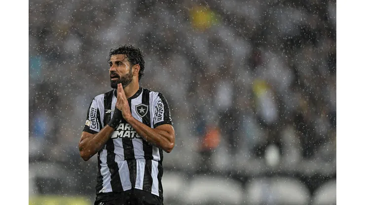 Palmeiras 'bate o martelo' sobre Diego Costa. Foto: Thiago Ribeiro/AGIF