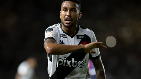 Jair, jogador do Vasco, foi expulso do jogo contra o Bangu. Jorge Rodrigues/AGIF