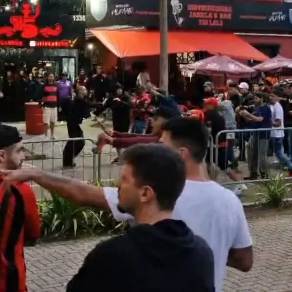 Briga generalizada entre torcedores da mesma torcida organizada – Foto: &nbsp;Reprodução/Ritmo de torcida
