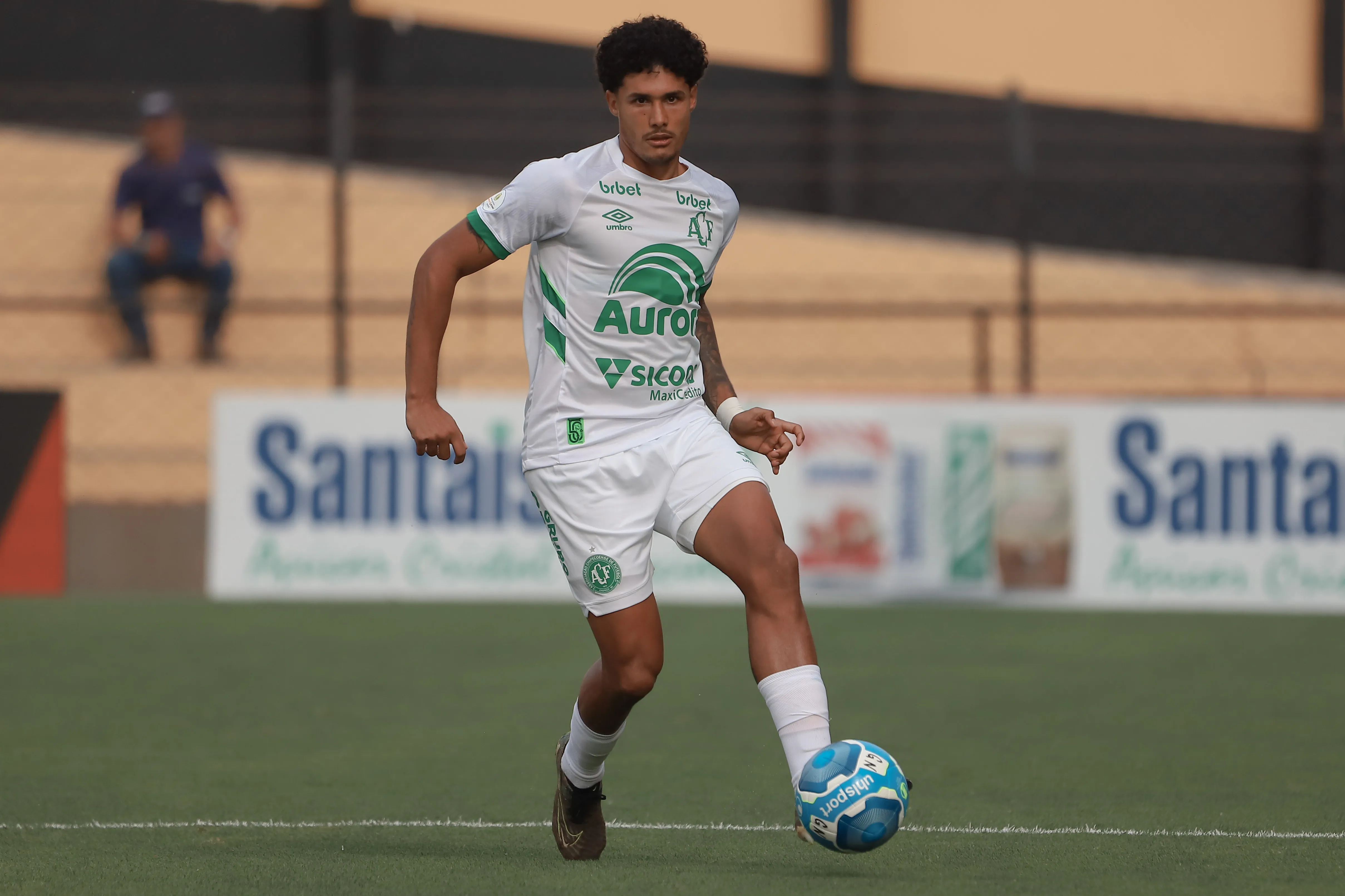 Cristiano atuando na Chapecoense em 2023 – Foto: Pedro Zacchi/AGIF