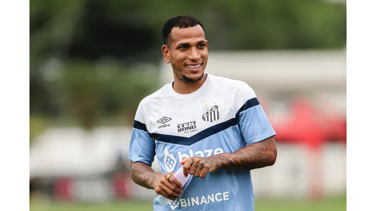 Otero jogador do Santos durante treino no Centro de Treinamento CT Rei Pele. Foto: Reinaldo Campos/AGIF