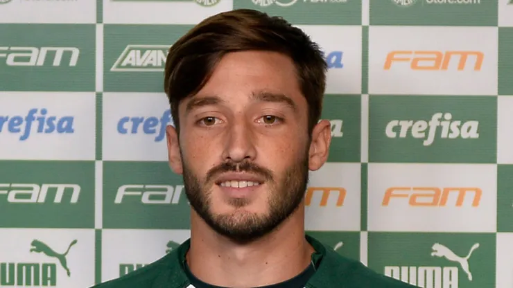 Matías Viña já tem data para chegar no Flamengo após rescisão de contrato. Bruno Ulivieri/AGIF