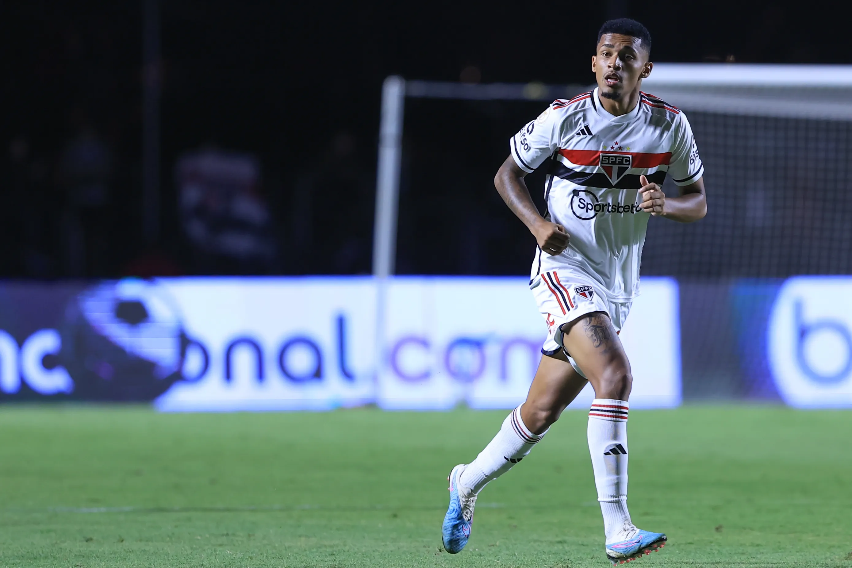 Marcos Paulo atuando no São Paulo durante partida contra o América-MG no  Morumbi pelo campeonato BRASILEIRO A 2023. Foto: Marcello Zambrana/AGIF