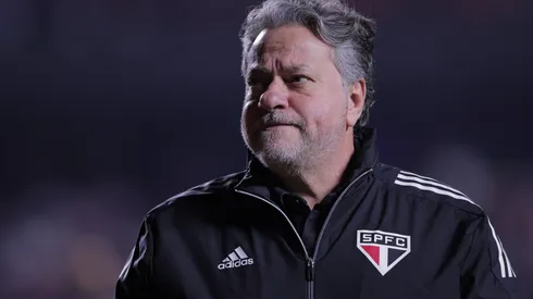Foto: Ettore Chiereguini/AGIF – Casares reclama da arbitragem em empate do São Paulo.