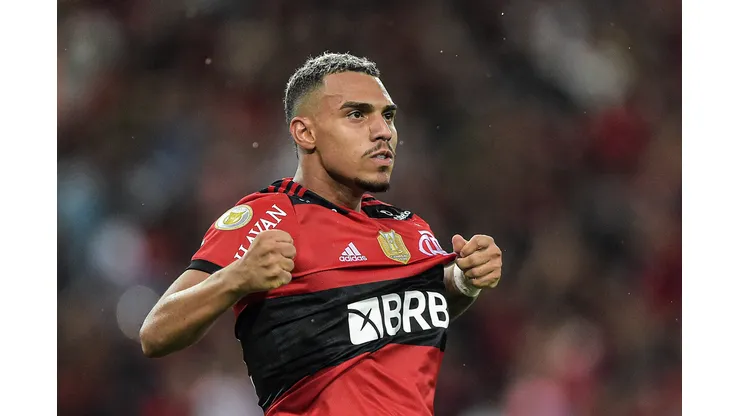 Matheuzinho jogador do Flamengo comemora seu gol durante partida contra o Ceara, no estadio Maracana pelo campeonato Brasileiro A 2021. Thiago Ribeiro/AGIF