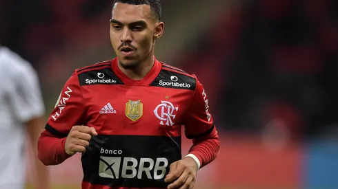 Foto: Thiago Ribeiro/AGIF – Corinthians toma decisão importante sobre Matheuzinho.