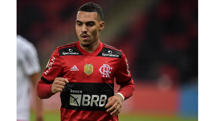 Foto: Thiago Ribeiro/AGIF - Corinthians toma decisão importante sobre Matheuzinho.