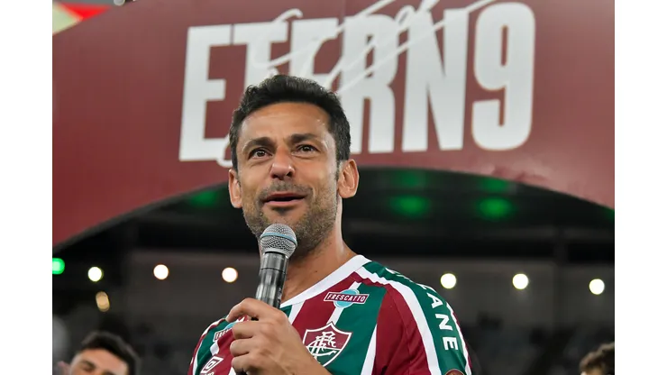 RJ - Rio de Janeiro - Fred ex-jogador do Fluminense recebe homenagem após partida contra o Ceara no estadio Maracana pela decisao do campeonato Brasileiro A 2022. Foto: Thiago Ribeiro/AGIF