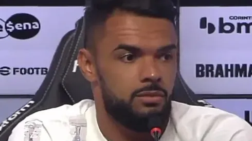 Raniele em entrevista na apresentação oficial – Foto: TV Corinthians