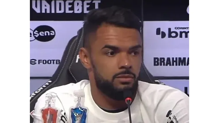 Raniele em entrevista na apresentação oficial - Foto: TV Corinthians