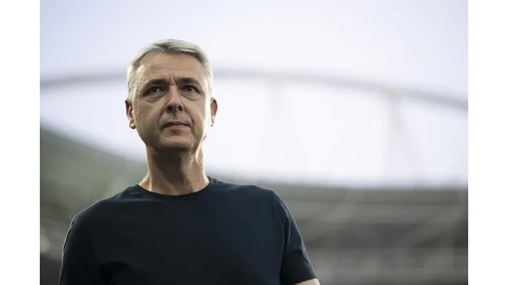 Tiago Nunes técnico do Botafogo durante partida contra o Cruzeiro no estadio Engenhao pelo campeonato Brasileiro A 2023. Foto: Jorge Rodrigues/AGIF