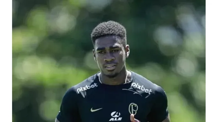 Félix Torres, novo reforço do Corinthians em atividades no gramado - Foto: Rodrigo Coca/Corinthians