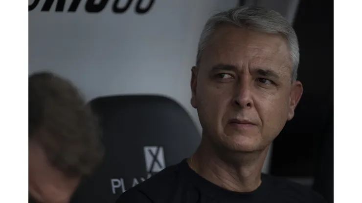 Tiago Nunes tecnico do Botafogo durante partida contra o Bangu no estadio Engenhao pelo campeonato Carioca 2024. Jorge Rodrigues/AGIF