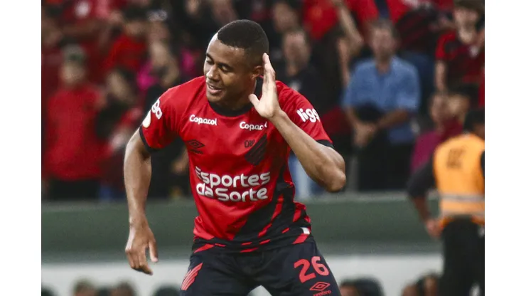 Recentemente Erick admitiu que ficou balançado por proposta do Corinthians. Foto: Gabriel Machado/AGIF