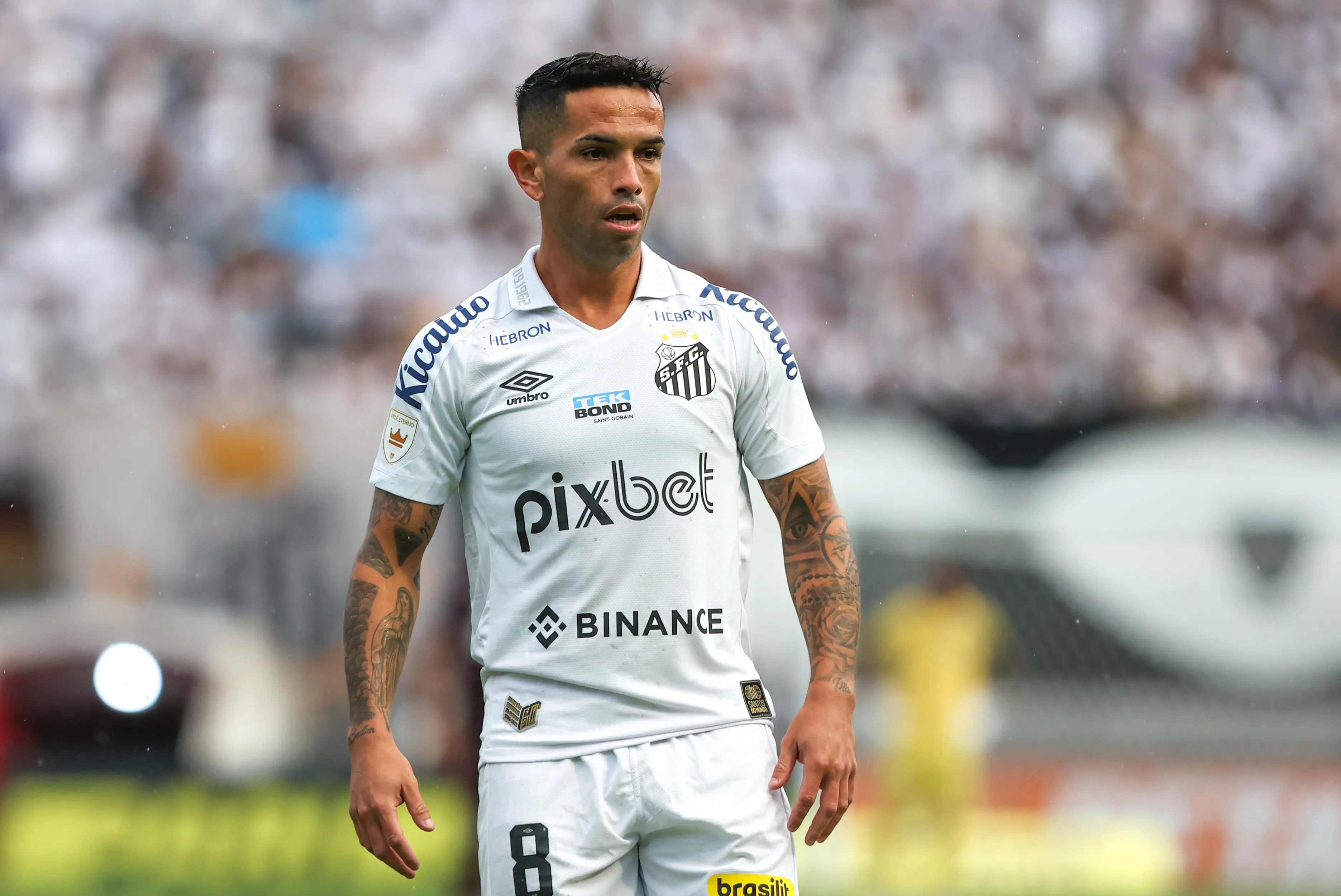 Gabriel Carabajal jogador do Santos durante partida contra o Ferroviária no Canindé pelo campeonato Paulista 2023. Foto: Marcello Zambrana/AGIF